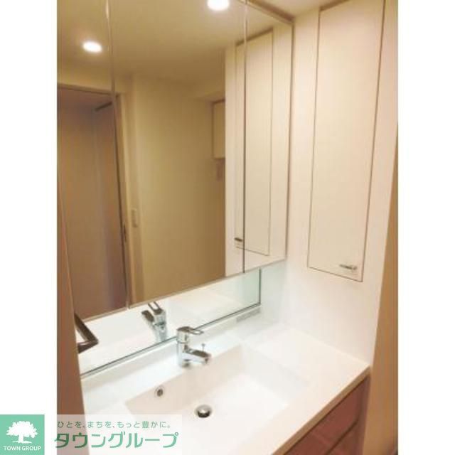洗面設備　※写真は同タイプ住戸です。