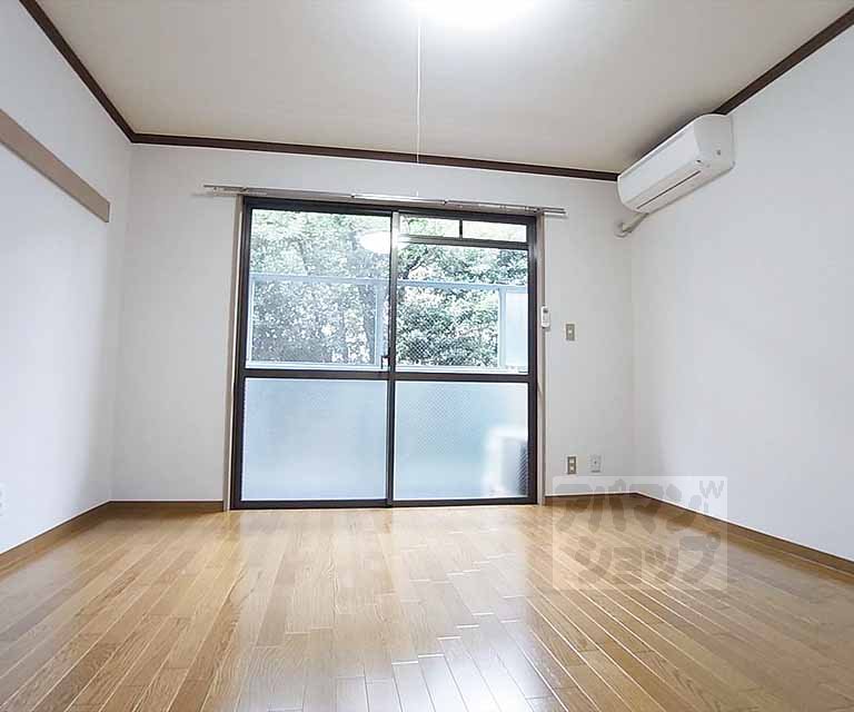 居室・リビング　広々した洋室