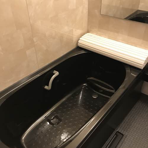 バス・シャワールーム　ブラックを基調としたお風呂場です。