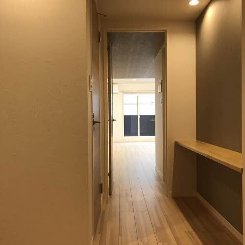 玄関　玄関からの部屋の眺めです。