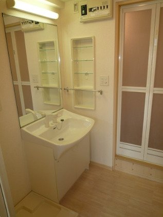 洗面設備　独立洗面化粧台が付いています