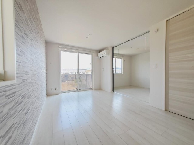 居室・リビング　同物件別部屋の写真転用