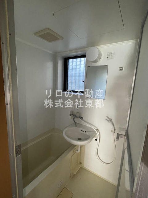 バス・シャワールーム　洗面ボールと一体型のバスルームです♪