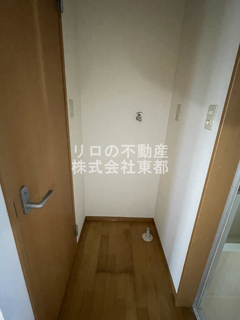 その他　室内洗濯機置場付！目隠しできる扉があるのは便利ですね♪