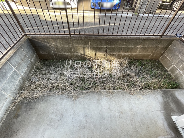 バルコニー　お天気のいい日は外干しもできますね！！