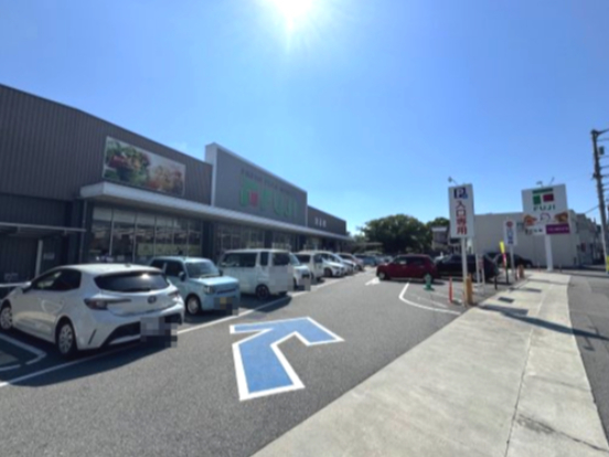 スーパー　フジ中吉野店（スーパー）まで582m