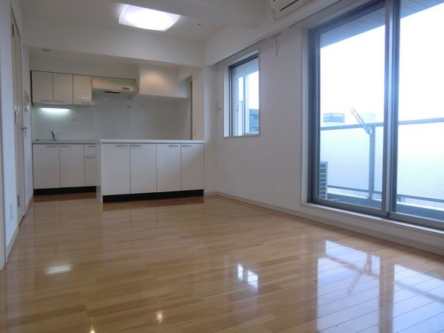 居室・リビング　★フローリング仕上げの明るいリビング★