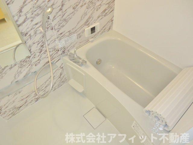 バス・シャワールーム　追い焚き機能付き