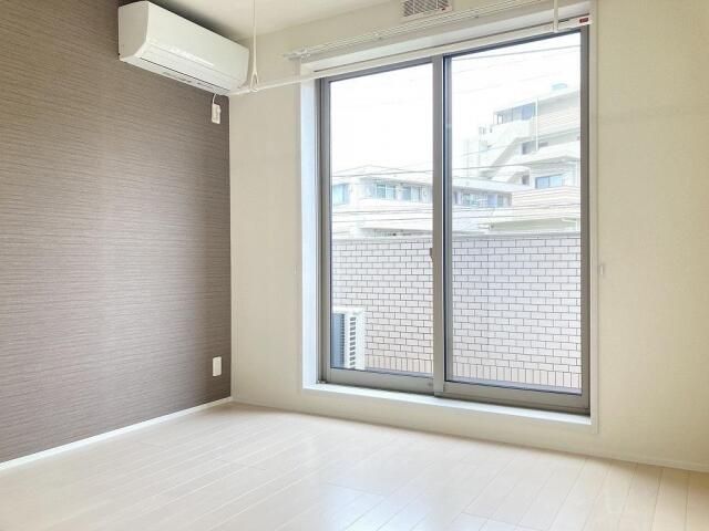 居室・リビング　■エアコン■24時間換気システム■ダウンライト■２面採光