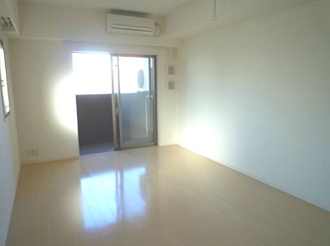 居室・リビング　写真は同タイプ住居です。