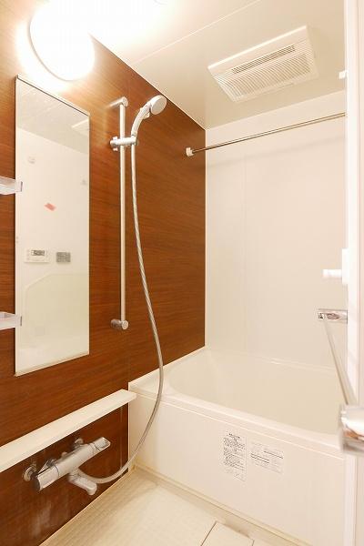 バス・シャワールーム　※別部屋参考写真
