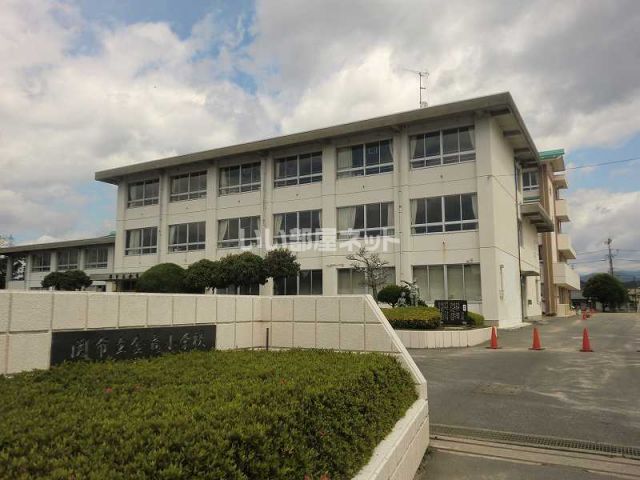 小学校　金竜小学校（小学校）まで613m