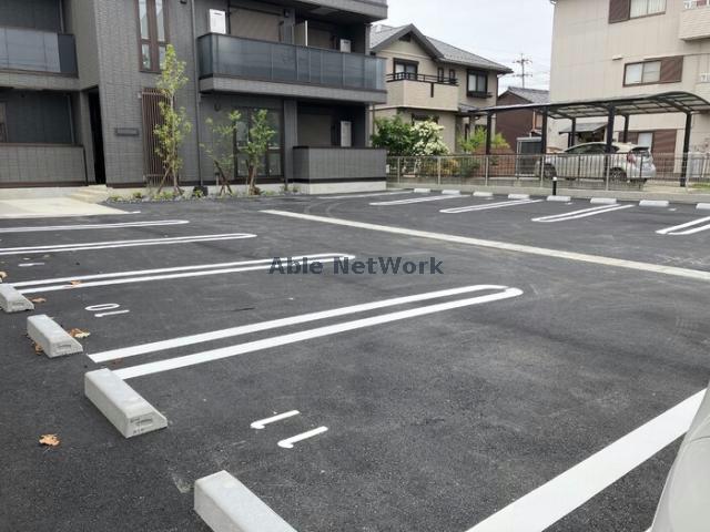 駐車場　駐車場