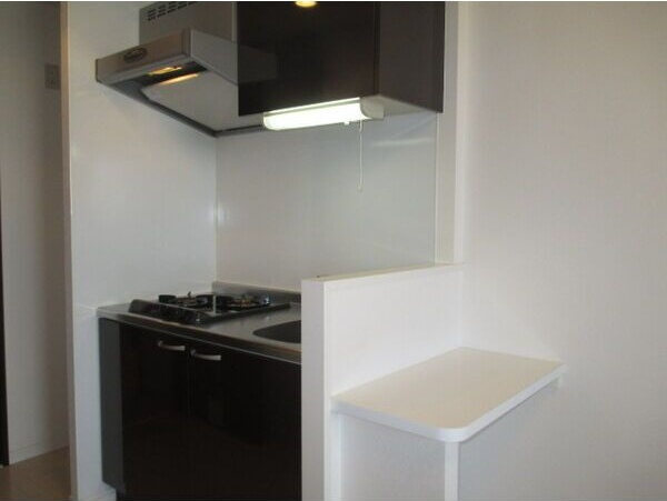 キッチン　※写真は同じマンションの違う部屋のものになります。