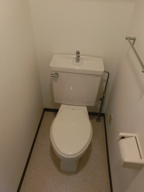 トイレ　清潔感のあるトイレですね。