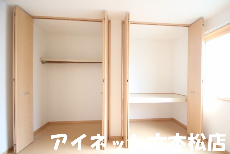 収納　奥行きのあるクローゼット。