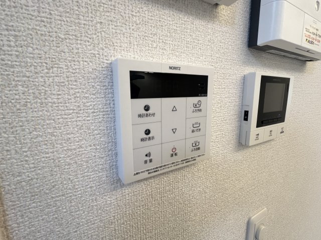 その他設備　給湯器リモコンです