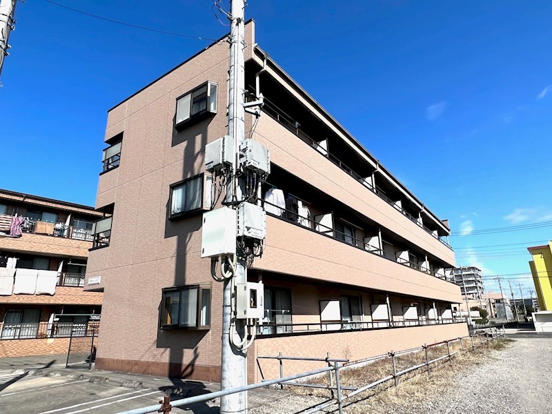 建物外観　新田駅徒歩７分（５６０ｍ）
