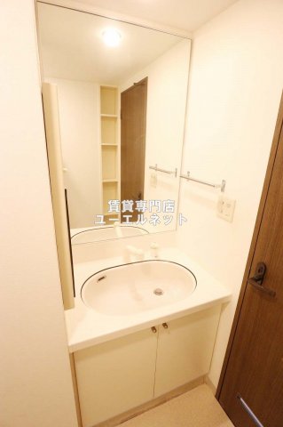洗面設備　清潔感ある独立洗面台で毎日気持ちよく♪