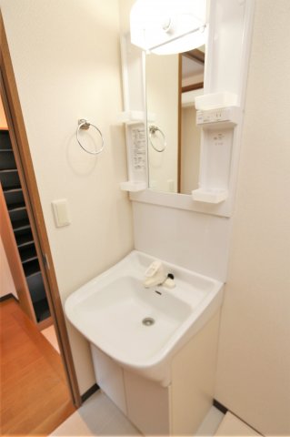洗面設備　参考写真（同物件別部屋）