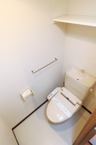 トイレ　参考写真（同物件別部屋）