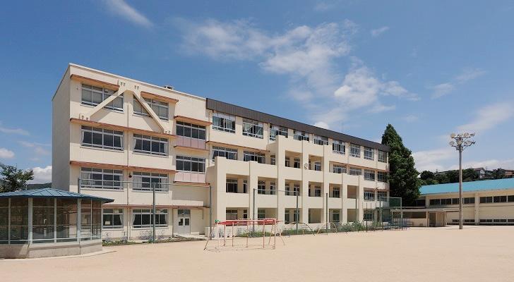 小学校　広島市立己斐小学校（小学校）まで798m