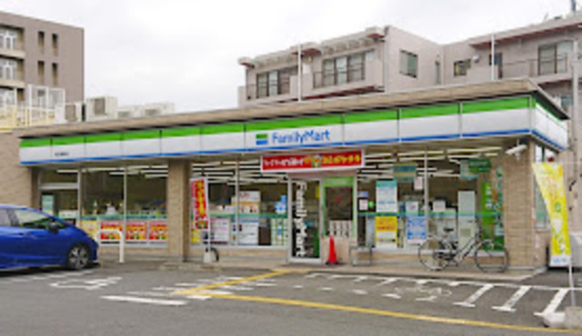 コンビニ　ファミリーマート和光諏訪店（コンビニ）まで330m