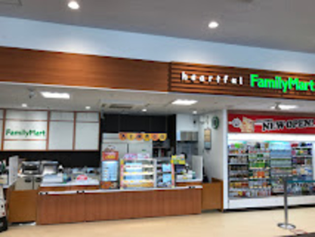 コンビニ　ファミリーマート埼玉病院店（コンビニ）まで728m