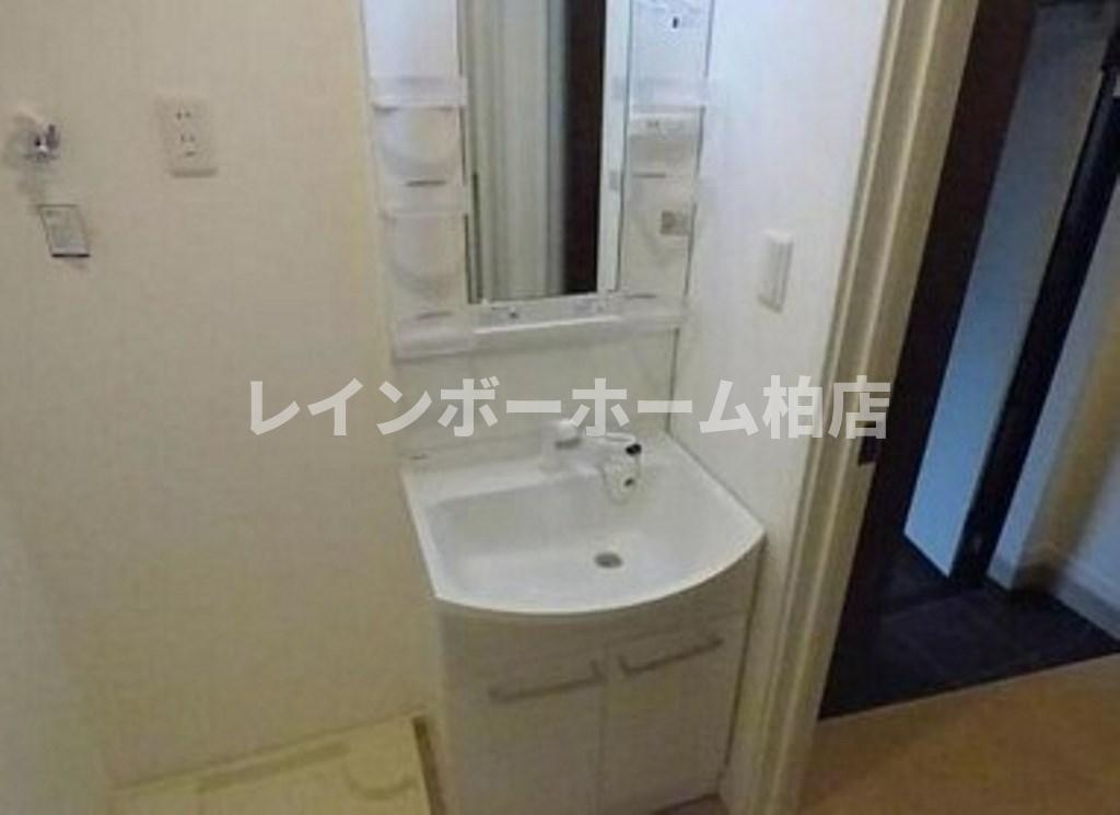 洗面設備　スペースが確保できる洗面所です