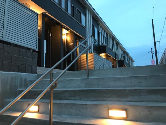 ロビー　外観写真（夜）
