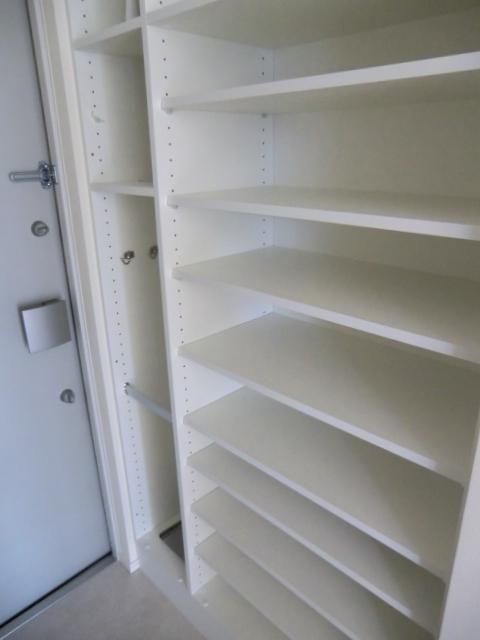 玄関　２人分も大丈夫な大容量シューズＢＯＸ