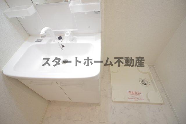 洗面設備　ゆったりとスペースのある洗面所