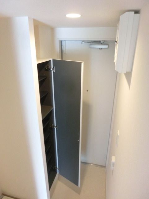玄関　トールタイプシューズBOX完備