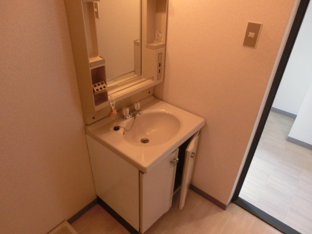 洗面設備　写真は別のお部屋です。現況を優先させていただきます。
