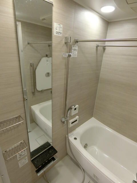バス・シャワールーム　写真は同タイプ住居です。