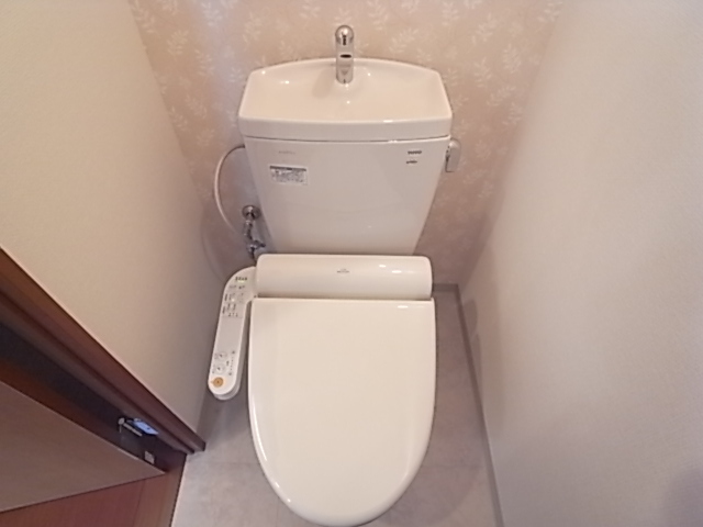 トイレ　トイレには快適な温水洗浄便座付き♪