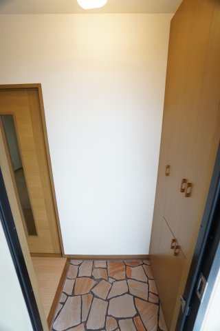 玄関　※同物件、同タイプの写真になります。