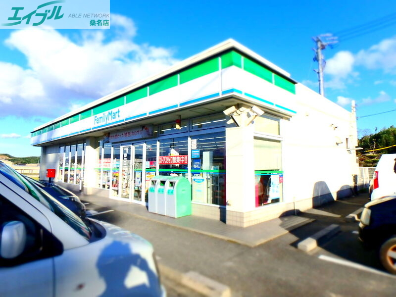 コンビニ　ファミリーマート陽だまりの丘中央店（コンビニ）まで582m