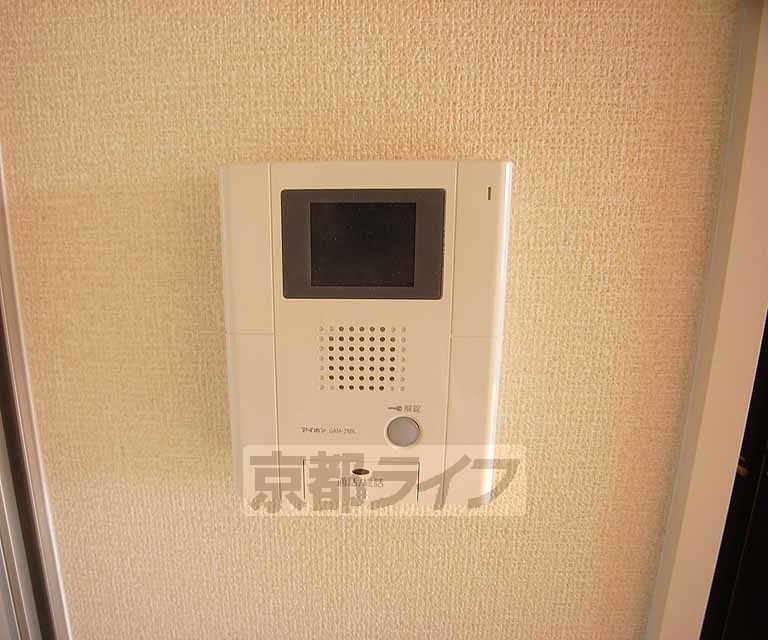 セキュリティ　室内から訪問者を確認しながら、会話もできます。