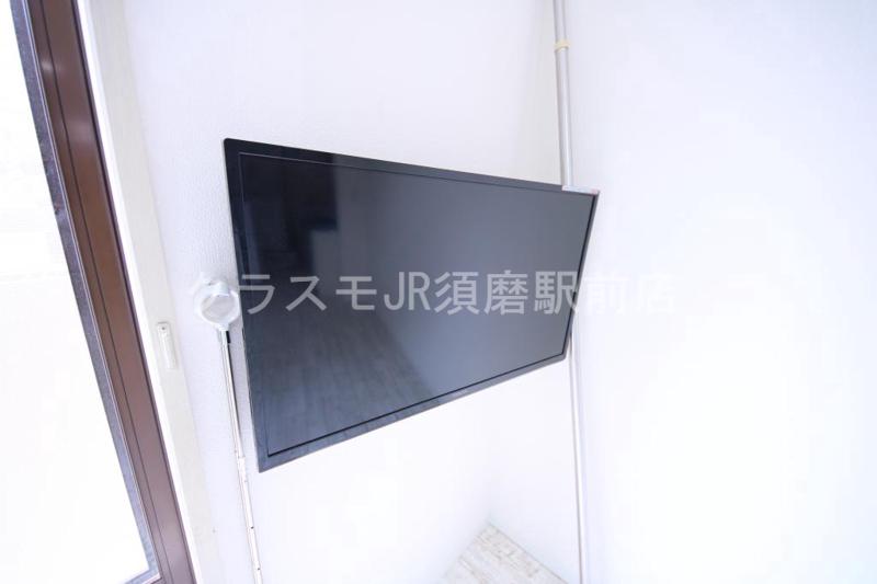 その他設備　おしゃれな壁掛けテレビです。