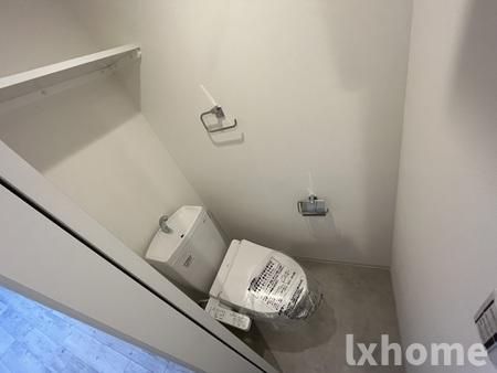 トイレ　落ち着いた色調のトイレです