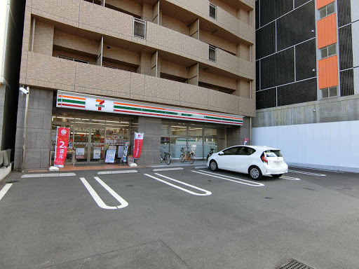 コンビニ　セブンイレブン広島宝町南店（コンビニ）まで385m