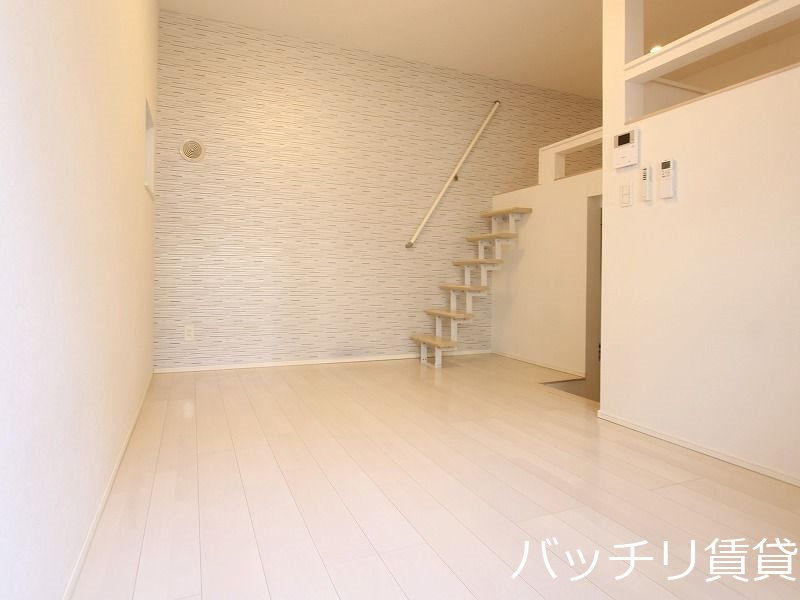 居室・リビング　別号室タイプの為、現状を優先致します。