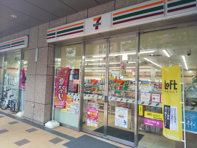コンビニ　セブンイレブン港区三田１丁目店（コンビニ）まで230m