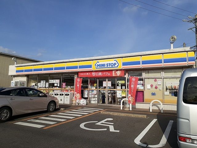 コンビニ　ミニストップ（コンビニ）まで500m