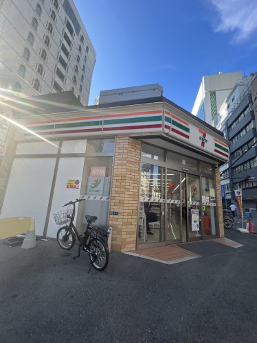 コンビニ　セブンイレブン 堺筋本町南店（コンビニ）まで212m