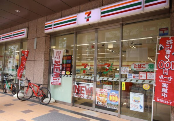 コンビニ　セブンイレブン港区三田1丁目店（コンビニ）まで149m
