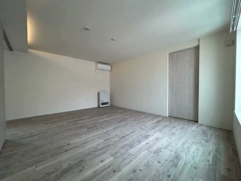 居室・リビング　広くてキレイなお部屋が広がっていて、充実した生活が送れそう。