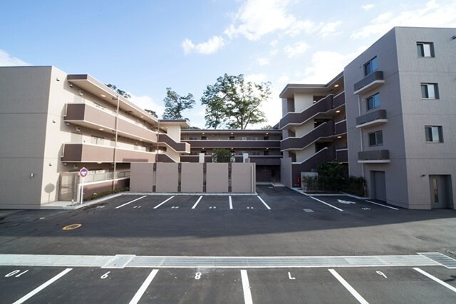 建物外観　設備充実のRC造のマンションです。