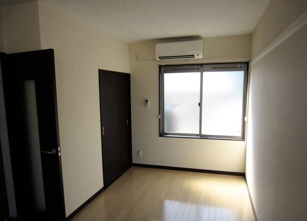 居室・リビング　同じタイプのお部屋の写真です。